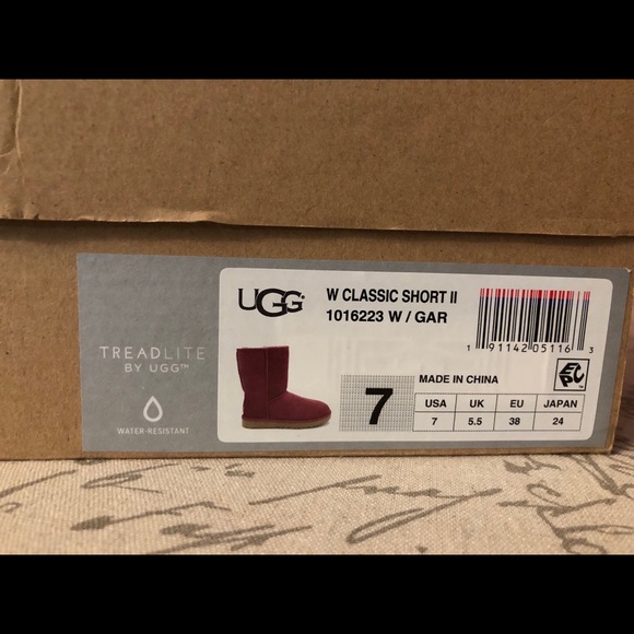 Ugg Classic Short II - Picture 2 of 7